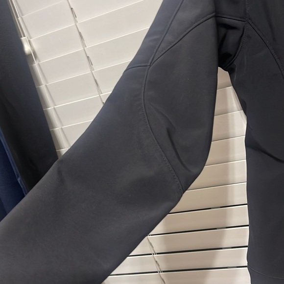 EUC North Face Women’s Soft-shell jacket - Picture 6 of 12